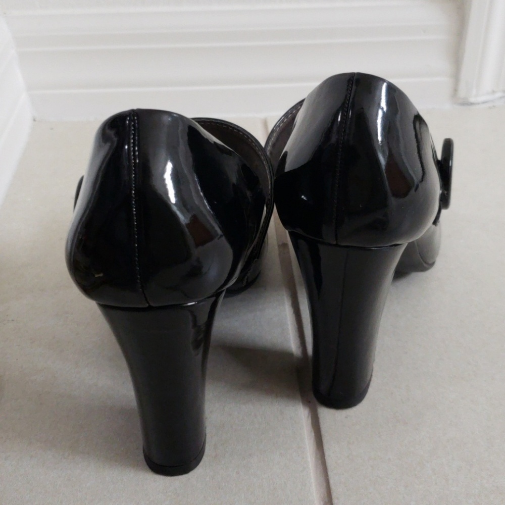 Shoes - Picture 3 of 4